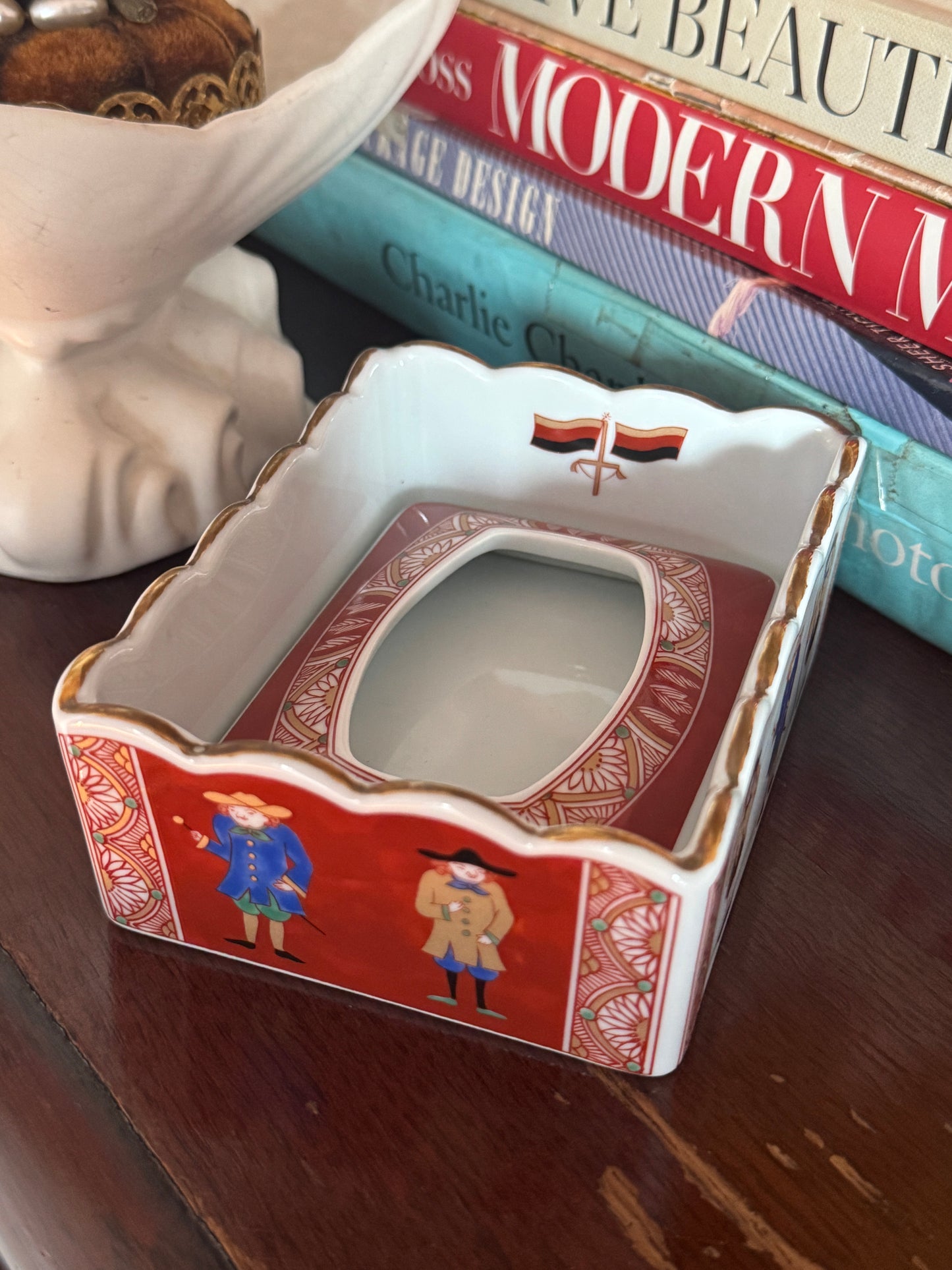 Tissue Holder