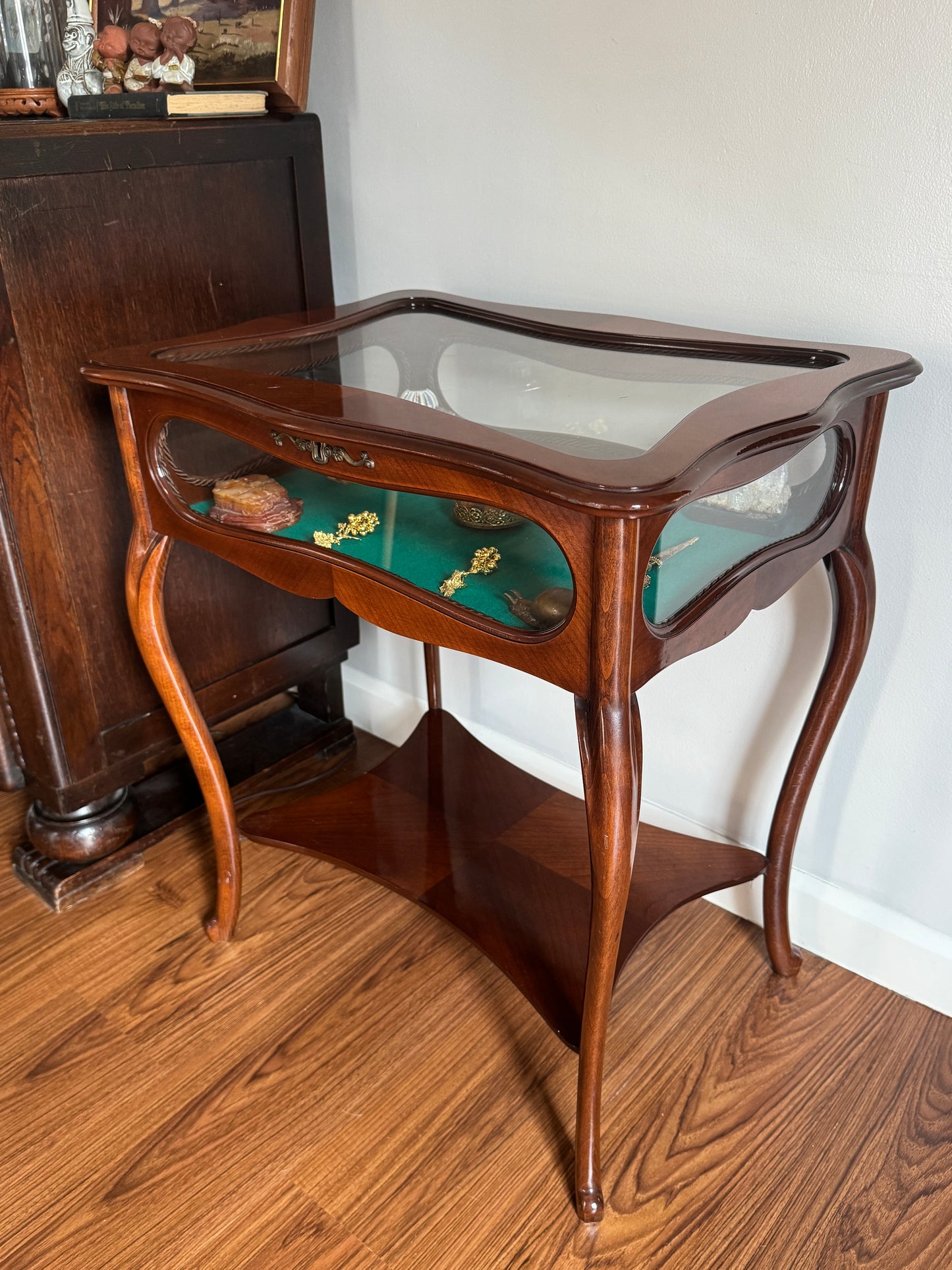 Bijouterie Display Table