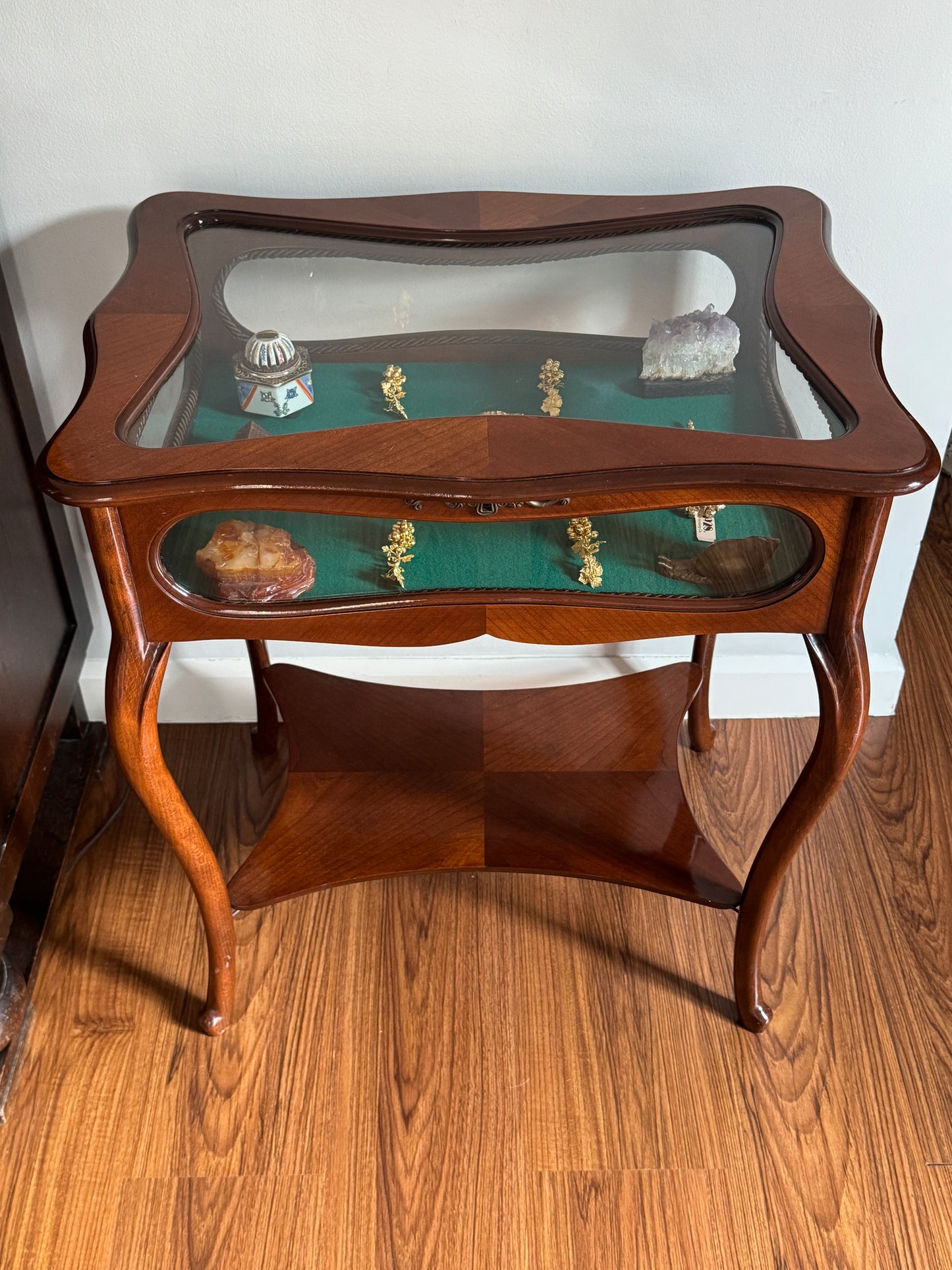 Bijouterie Display Table
