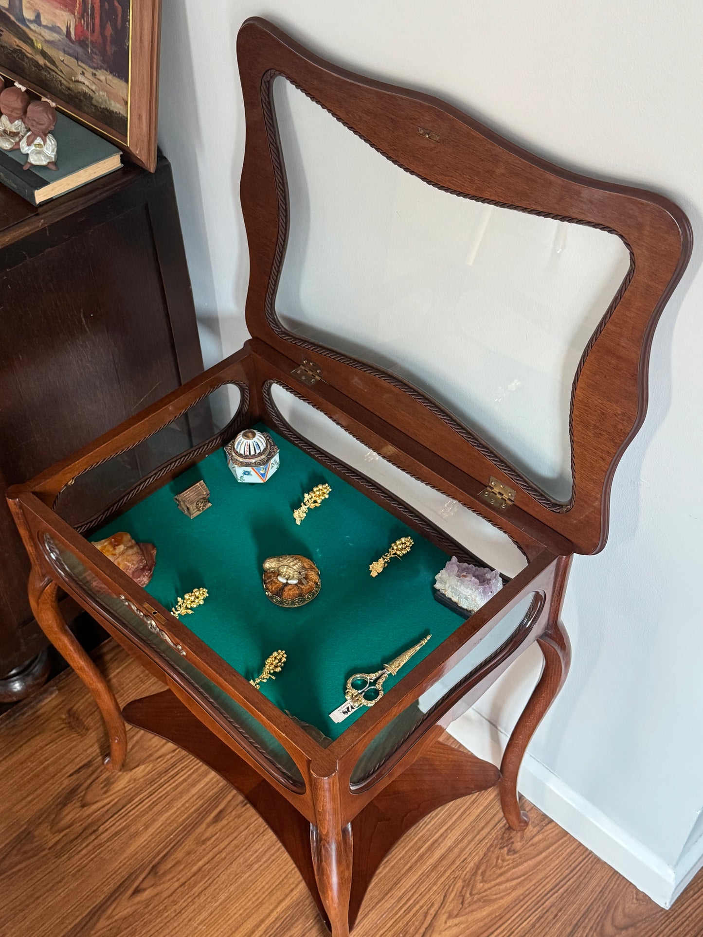 Bijouterie Display Table