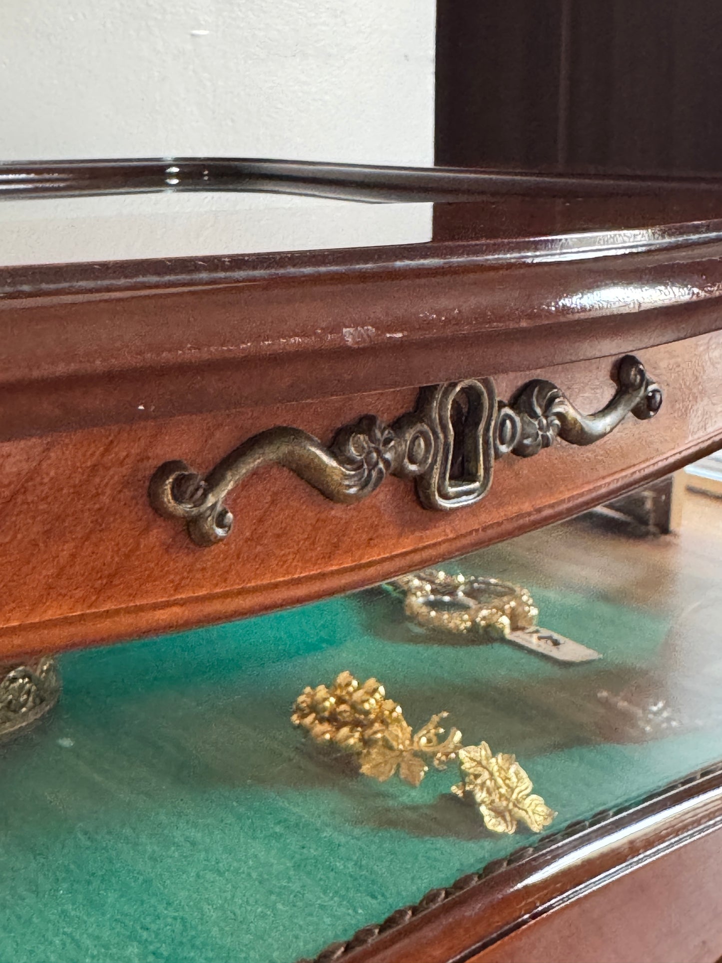 Bijouterie Display Table